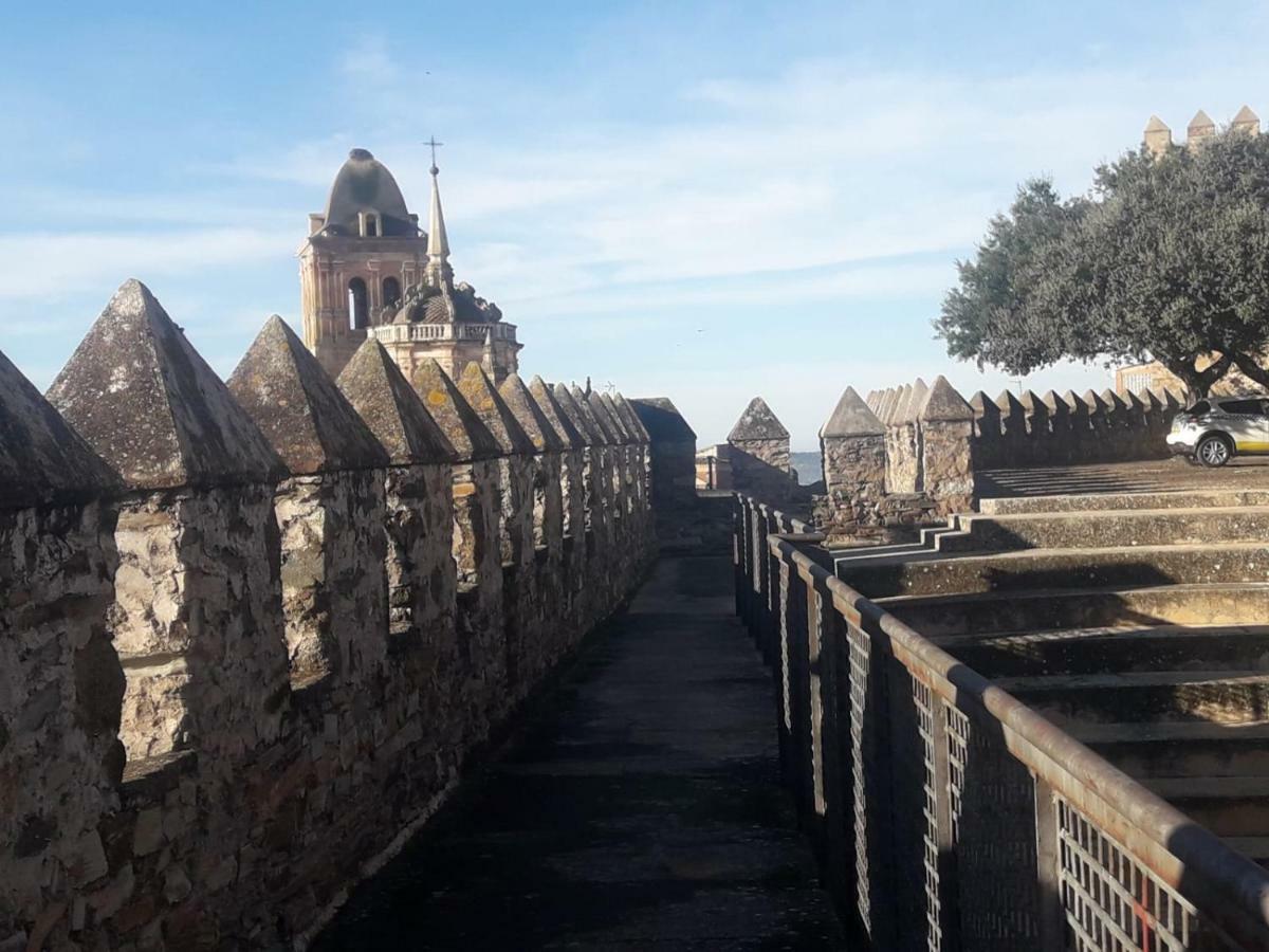 Buhardilla Rustica Mirando A Santa Catalina Daire Jerez De Los Caballeros Dış mekan fotoğraf